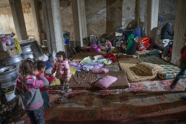 Binaların depolarında 1 ay Mehmetçiği beklediler